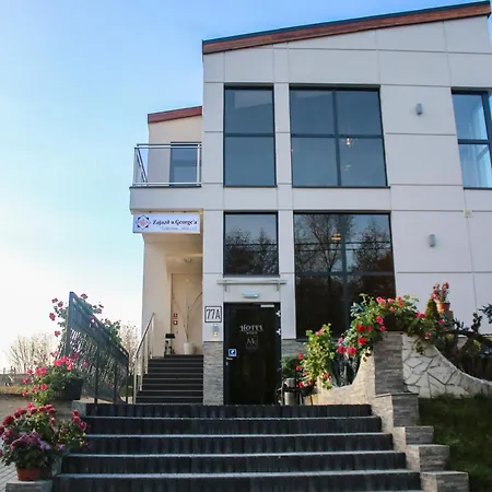 U George'a Hotel *