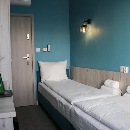 U George'a Hotel *