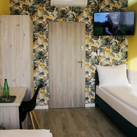 Hotel U George'a *