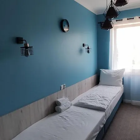 U George'a Hotel *